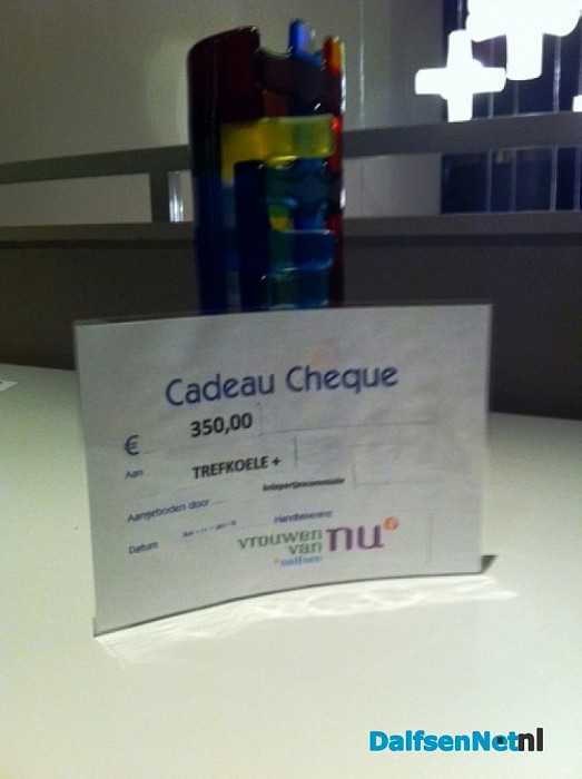 Vrouwen van Nu overhandigen geldcheque aan de Trefkoele+.