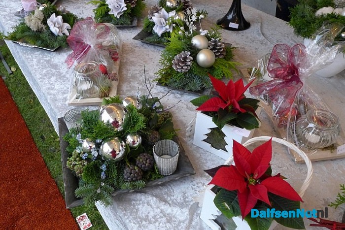 Foto’s kerstmarkt bij katholieke kerk