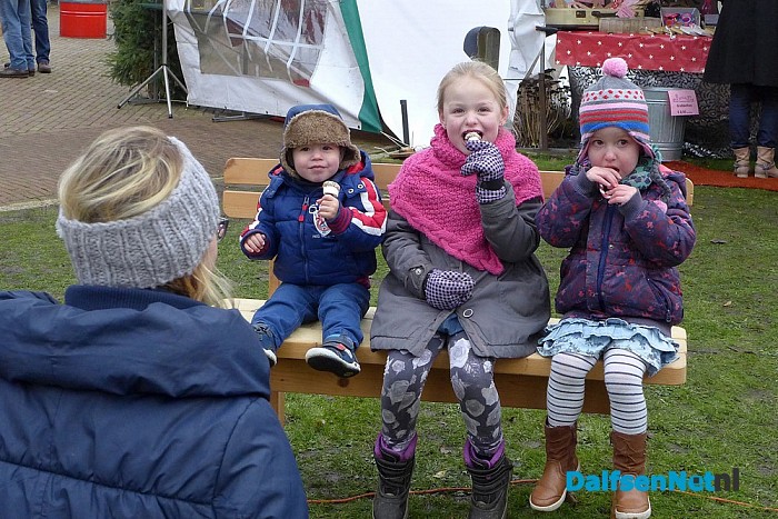 Foto’s kerstmarkt bij katholieke kerk