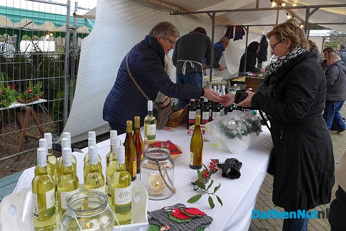 Foto’s kerstmarkt bij katholieke kerk