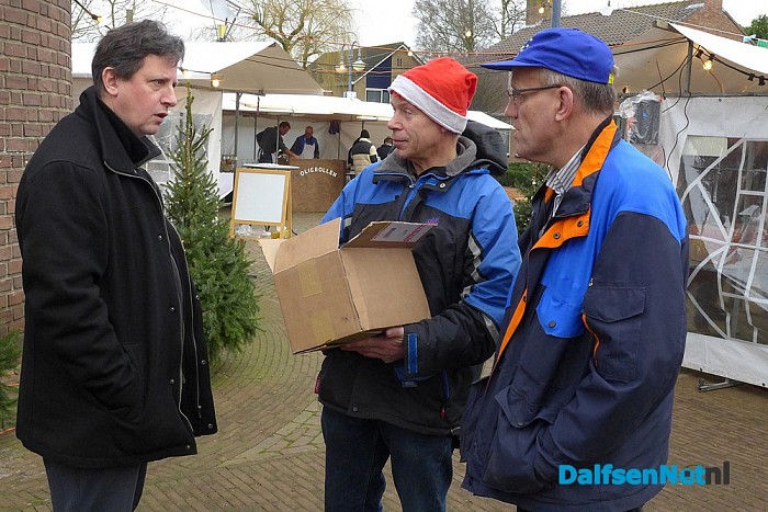 Foto’s kerstmarkt bij katholieke kerk
