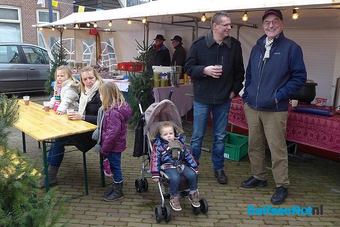 Foto’s kerstmarkt bij katholieke kerk