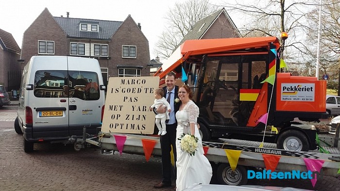 Pekkeriet begeleid bruidspaar
