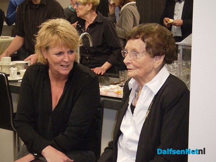 Dorpshuuskamer Hoonhorst feestelijk geopend