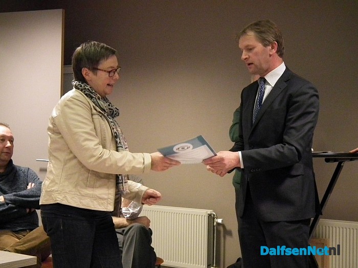 von Martels reikt certificaten taalcoaches uit - Foto: Robert Bril