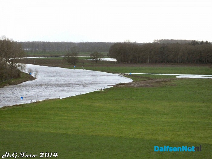 Vecht buiten de oevers. - Foto: H.G. Foto