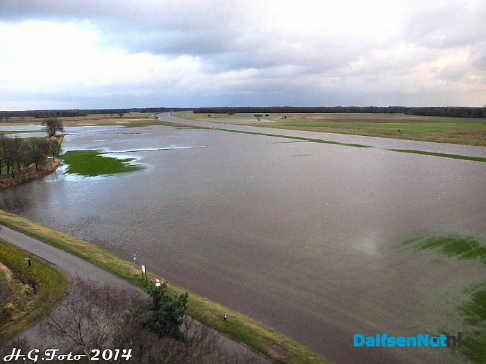 Vecht buiten de oevers. - Foto: H.G. Foto