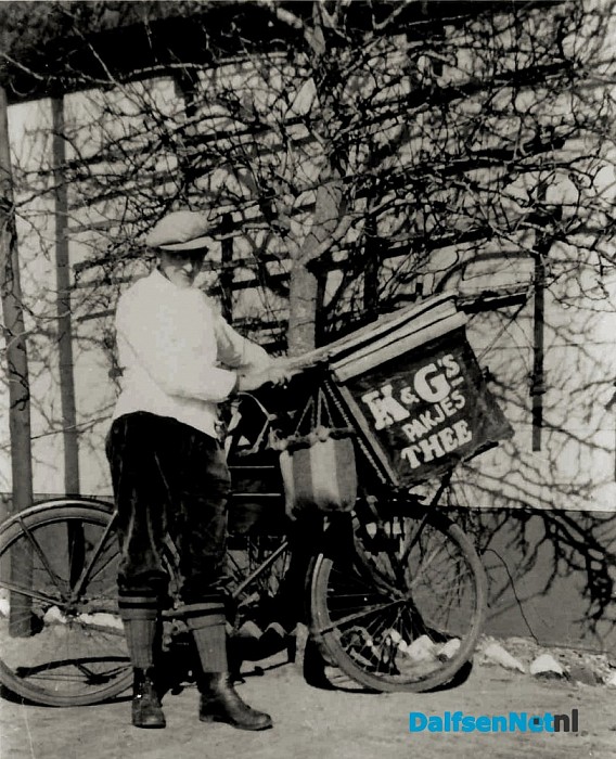 Dalfser bakker op weg om zijn brood te bezorgen - Foto: Historische Kring Dalfsen