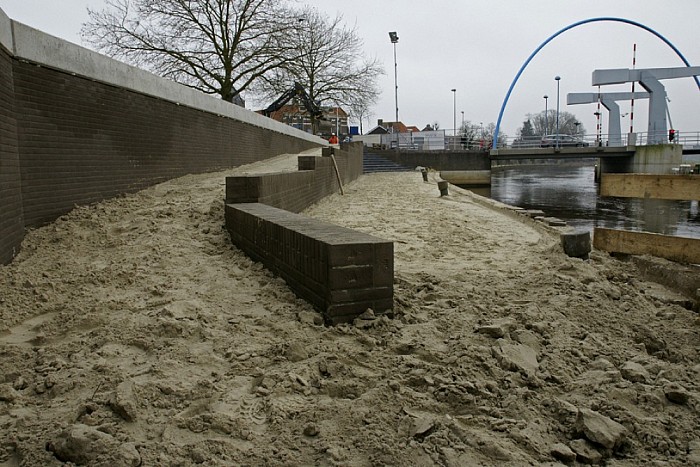 Enkele nieuwe foto’s van werkzaamheden aan de kade - Foto: Paul Scholten