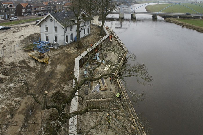 Enkele nieuwe foto’s van werkzaamheden aan de kade - Foto: Paul Scholten