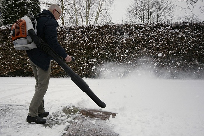Bladblazer ideaal voor sneeuw ruimen - Foto: Paul Scholten