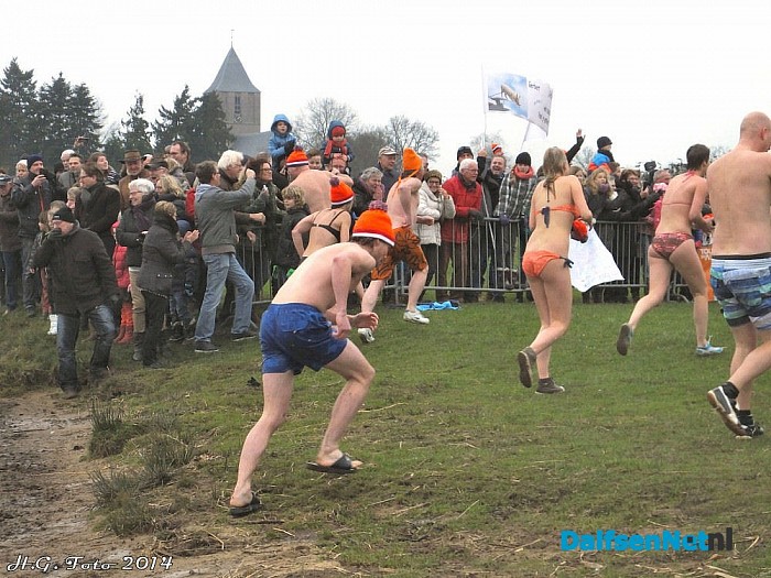 Nieuwjaarsduik in Dalfsen. - Foto: H.G. Foto