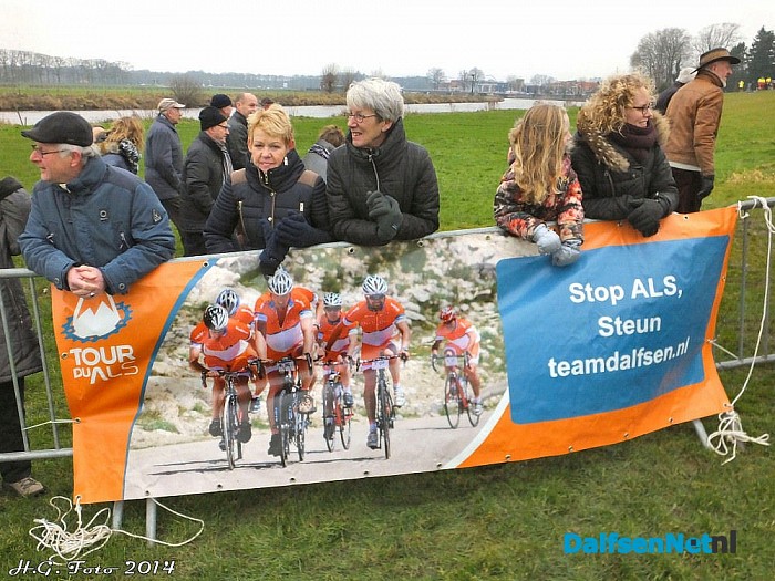 Nieuwjaarsduik in Dalfsen. - Foto: H.G. Foto