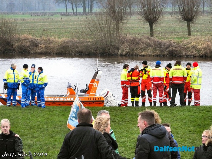Nieuwjaarsduik in Dalfsen. - Foto: H.G. Foto