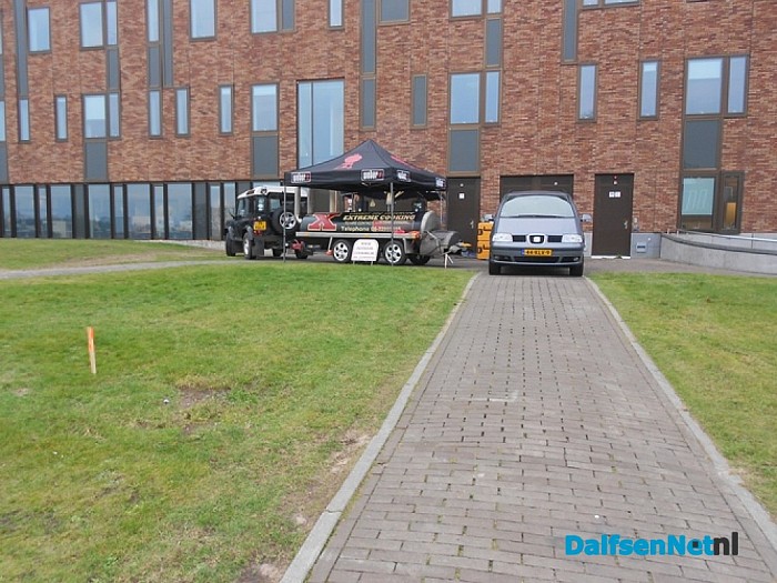 Nols steekt de kachels aan