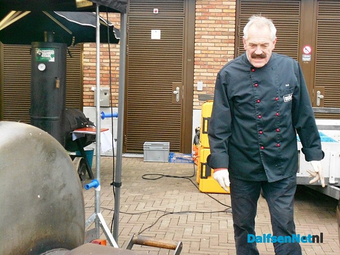 Nols steekt de kachels aan