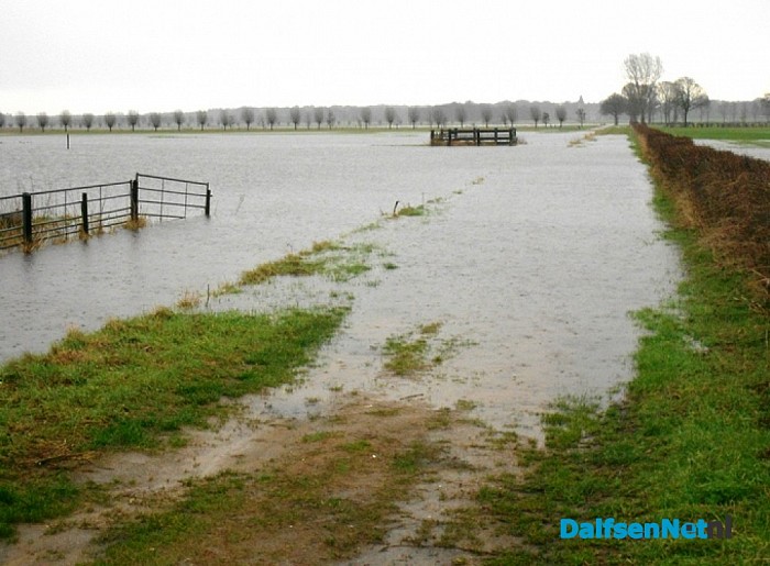 Water in de  Vecht sinds gisteren behoorlijk hoger