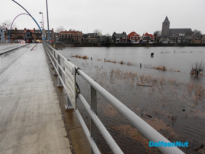 Water in de  Vecht sinds gisteren behoorlijk hoger