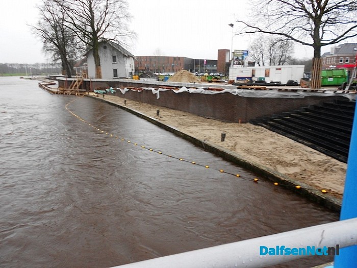 Water in de  Vecht sinds gisteren behoorlijk hoger