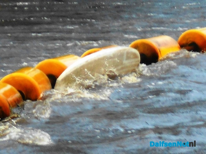 Dansende surfplank komt niet langs drijvende afzetting