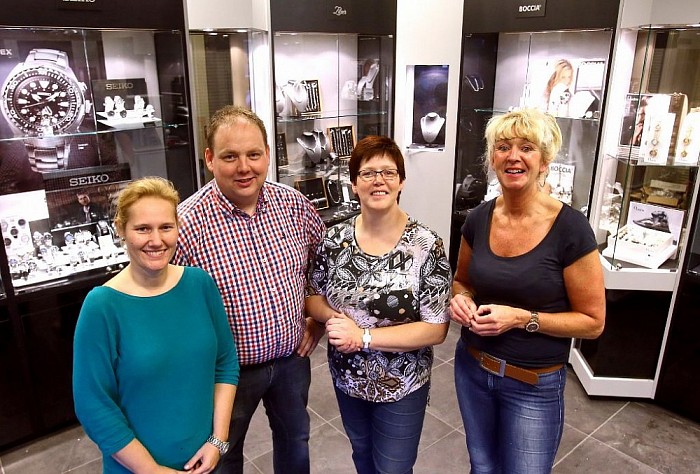 Juwelier Dekker opent winkel in Nieuwleusen - Foto: De Dalfser Marskramer