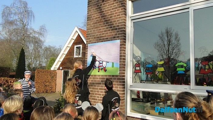 Feestelijke onthulling bij de Sint-Willibrordusschool