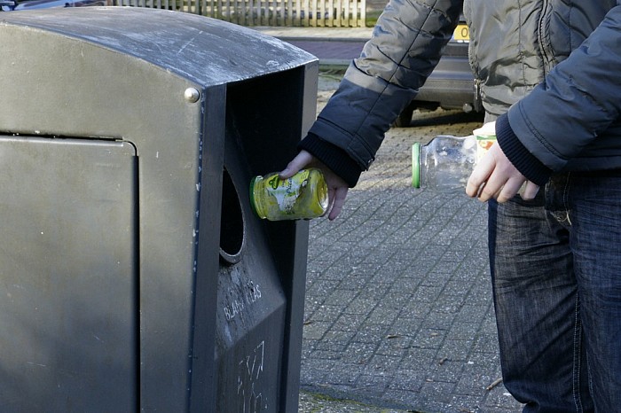 Afval voor oranje zak en glasbak - Foto: Paul Scholten