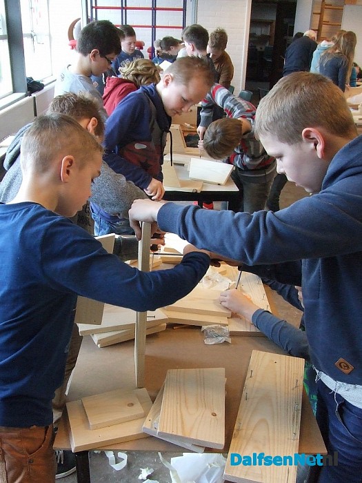 Vogelkastjes voor Hoonhorster scholen