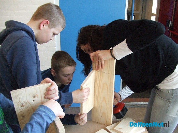 Vogelkastjes voor Hoonhorster scholen