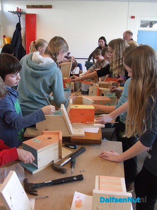 Vogelkastjes voor Hoonhorster scholen