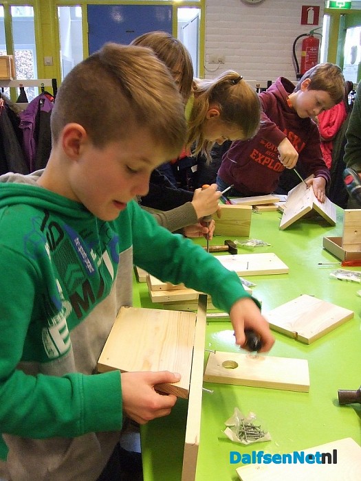 Vogelkastjes voor Hoonhorster scholen
