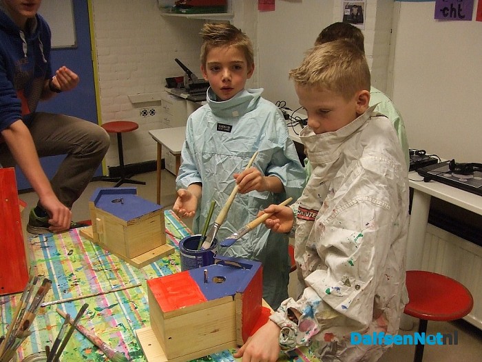 Vogelkastjes voor Hoonhorster scholen