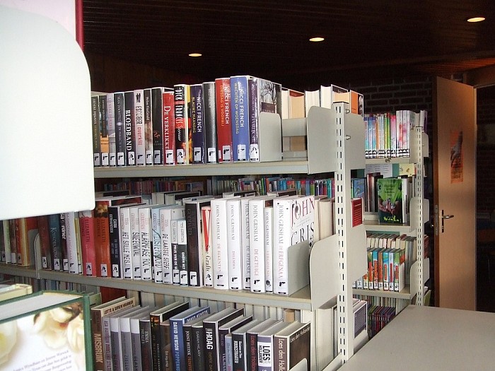 Bibliotheek Hoonhorst in tijdelijke huisvesting Kappers - Foto: Wim