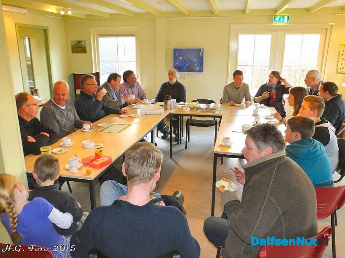 Taart voor vrijwilligers van Natuurboerderij “Lindehoeve” - Foto: H.G. Foto