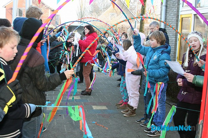 Juf Elly viert groots afscheid op de Carrousel