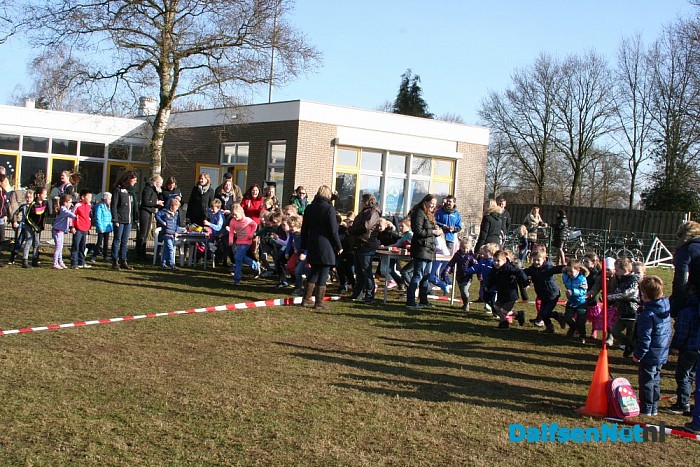 Juf Elly viert groots afscheid op de Carrousel
