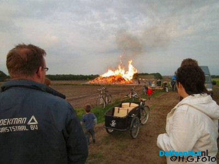 Ook in Oudleusen is het paasvuur al jaren een traditie