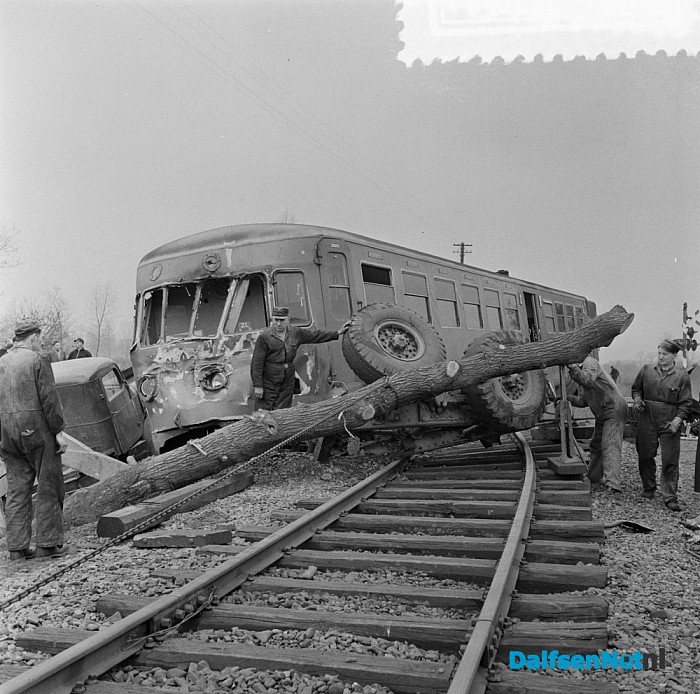 Ernstig treinongeluk 1957 met vrachtauto bij Raalte