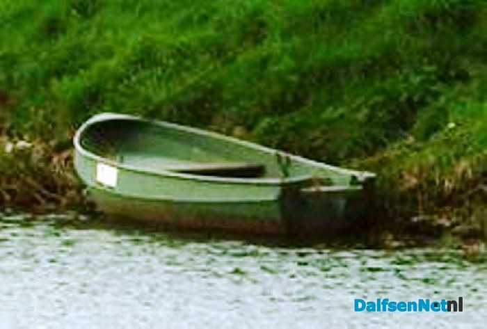 Stalen roeiboot gestolen