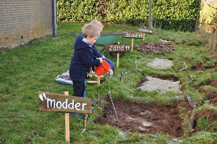 Blote voetenpad op de A. Baron van Dedemschool - Foto: Eigen geleverde foto