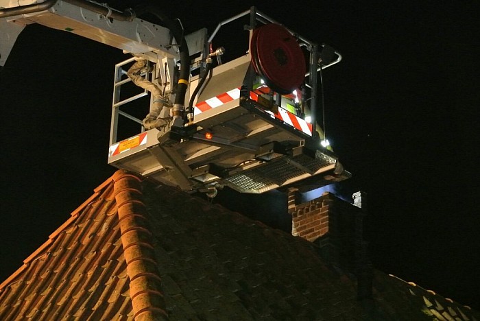 Schoorsteenbrand in monumentale boerderij - Foto: Niels Jansen