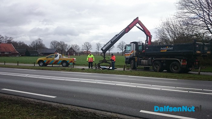 Verkeersbord waait (bijna) op de weg (update) - Foto: Robert Bril