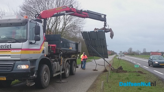 Verkeersbord waait (bijna) op de weg (update) - Foto: Robert Bril