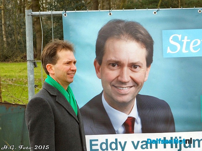 Onthulling spandoek kruispunt Driessen. - Foto: H.G. Foto