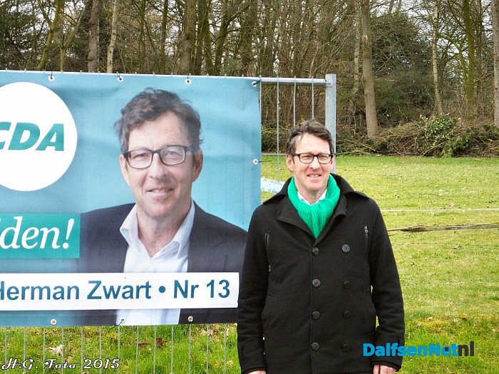 Onthulling spandoek kruispunt Driessen. - Foto: H.G. Foto