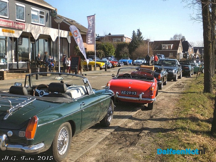Zonnige start van de MG anti watjes rit. - Foto: H.G. Foto