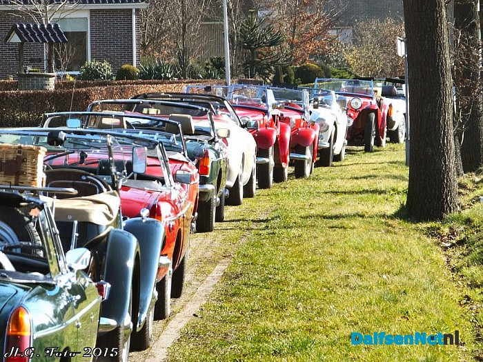 Zonnige start van de MG anti watjes rit. - Foto: H.G. Foto