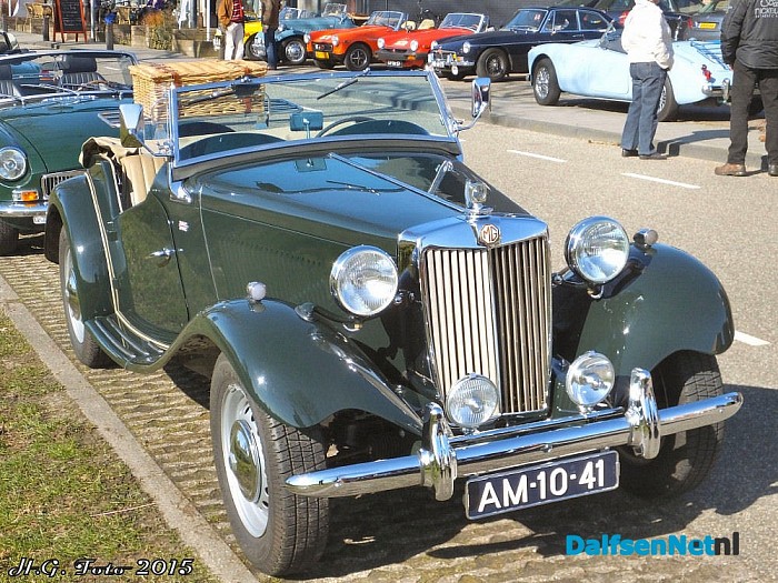 Zonnige start van de MG anti watjes rit. - Foto: H.G. Foto
