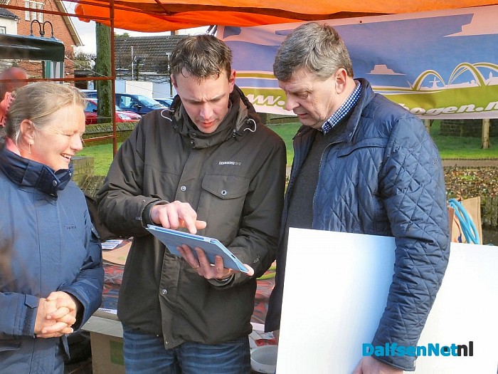 Groen Gebogen ontvangt startcheque. - Foto: H.G. Foto