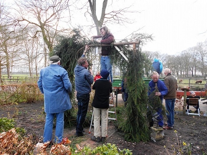 Een boog zetten bij de buren, een traditie - Foto: Eigen geleverde foto